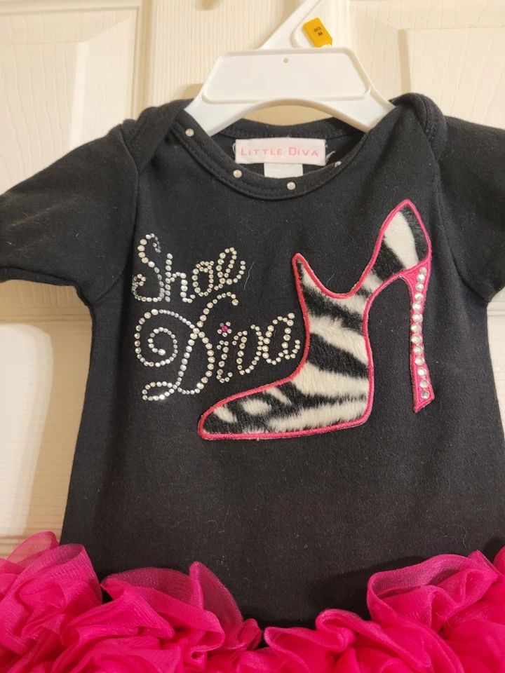 Mameluco corto adornado Little Diva de una pieza 3-6 meses usado en excelente estado Foto 2 de 4