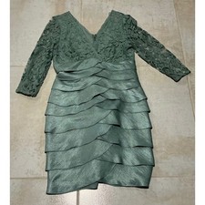 Adrianna Papell Shimmer Shutter Tuck Lace Green Formal Dress V-Neck Bodycon 8
