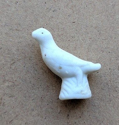 Antique Feve Le Pigeon Première Epoque