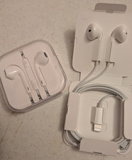 Apple Lightning Earpods 3.5mm OEM Earbuds iPhone 7 8 8 X 11 12 13 14 Lot of 2