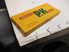 WRIGLEY'S P.K. chewing gum box 1940s EMPTY Canada bi-lingual SPEARMINT yellow