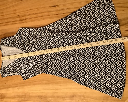 NEW YORK AND COMPANY Dress Lot Of 2 Fit & Flare, Small V-neck, NY & Co Geometric - Picture 7 of 10