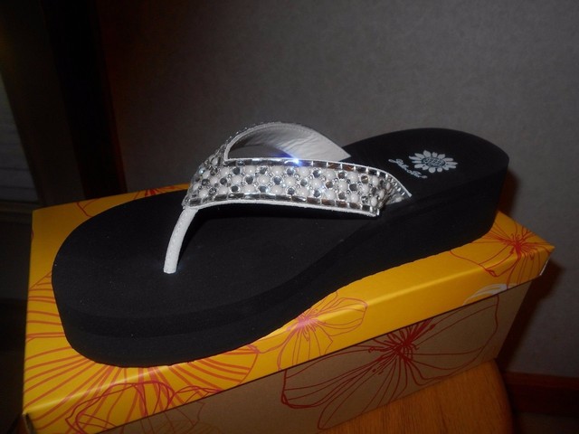 coach judy flip flops size 8