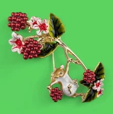 DORMOUSE & RASPBERRY FLORAL BROOCH field wild berry flower cottagecore pin T1