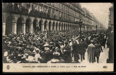 AK Paris, Arrivée des Américains a Paris 4. Julliet 1917, Rue de Rivoli 