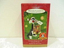 HALLMARK KEEPSAKE ORNAMENTS - LOONEY TUNES  SYLVESTER'S BANG-UP GIFT