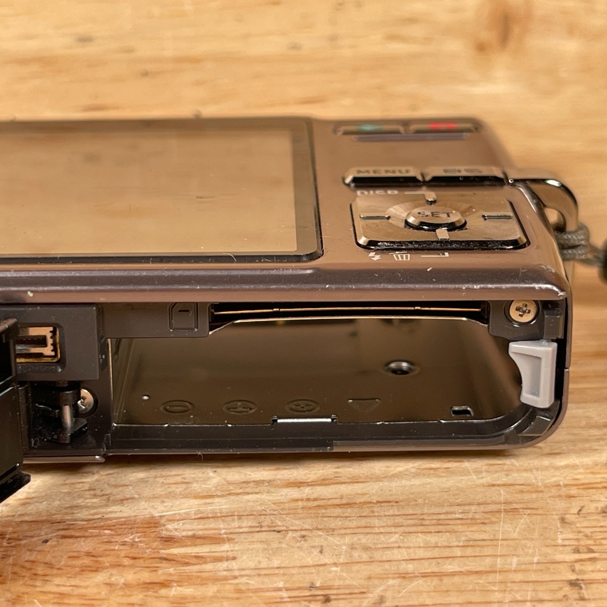 Casio Exilim Zoom EX-Z700 Gray 7.2MP 2.7