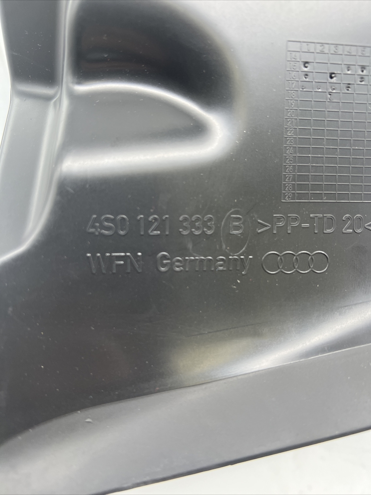 NEW AUDI R8 AIR GUIDE LEFT FRONT 4S0121333