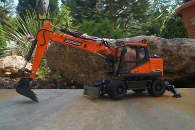 IMC 99-10106  Doosan DX 165 WR- 7 Mobilbagger  Neu OVP  scale 1:50 