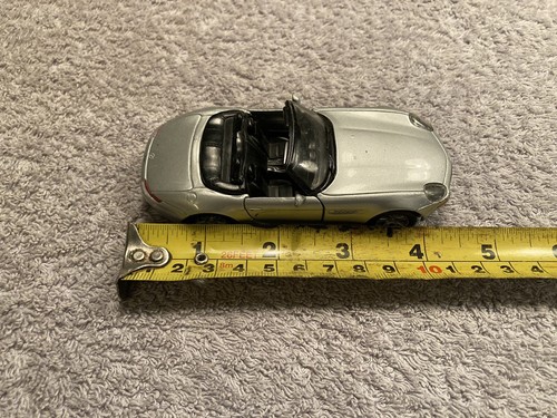 Maisto BMW Z8 Car - Silver - Scale 1:38 - Picture 11 of 12