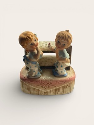 VTG HandPainted Music Box Porcelain Figures Japan  Sankyo  Brahm s Lullaby 