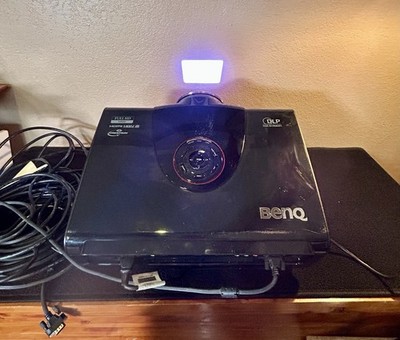 BenQ SP890 DLP HD Projector - Lamp Hours: 557- Fair Condition- Cords, Mounting