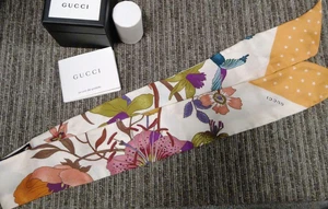 Gucci écharpe ruban nœud col en boîte motif fleur à pois