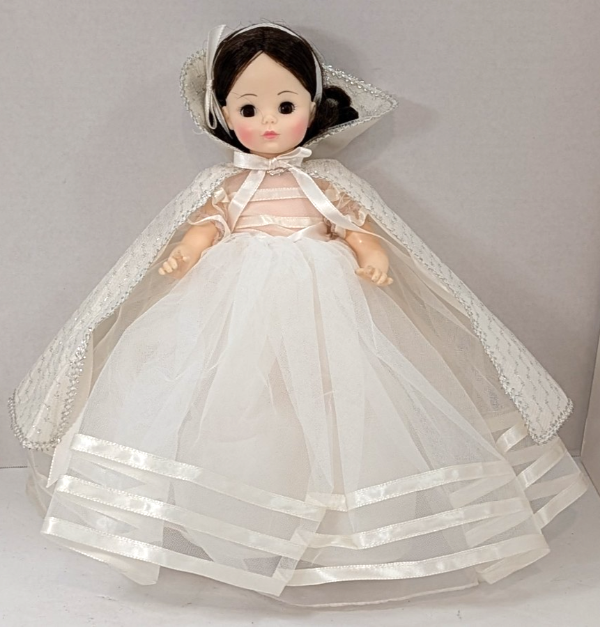 Madame Alexander Snow White 14