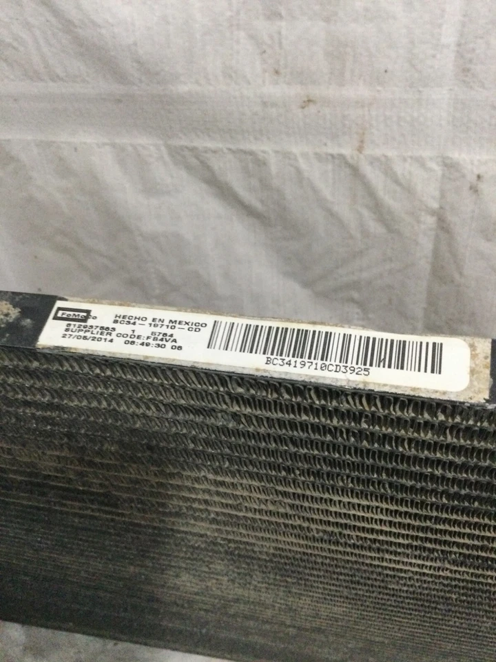 Condensador OEM Ford F-350SD Super Duty 2015 Foto 4 de 4