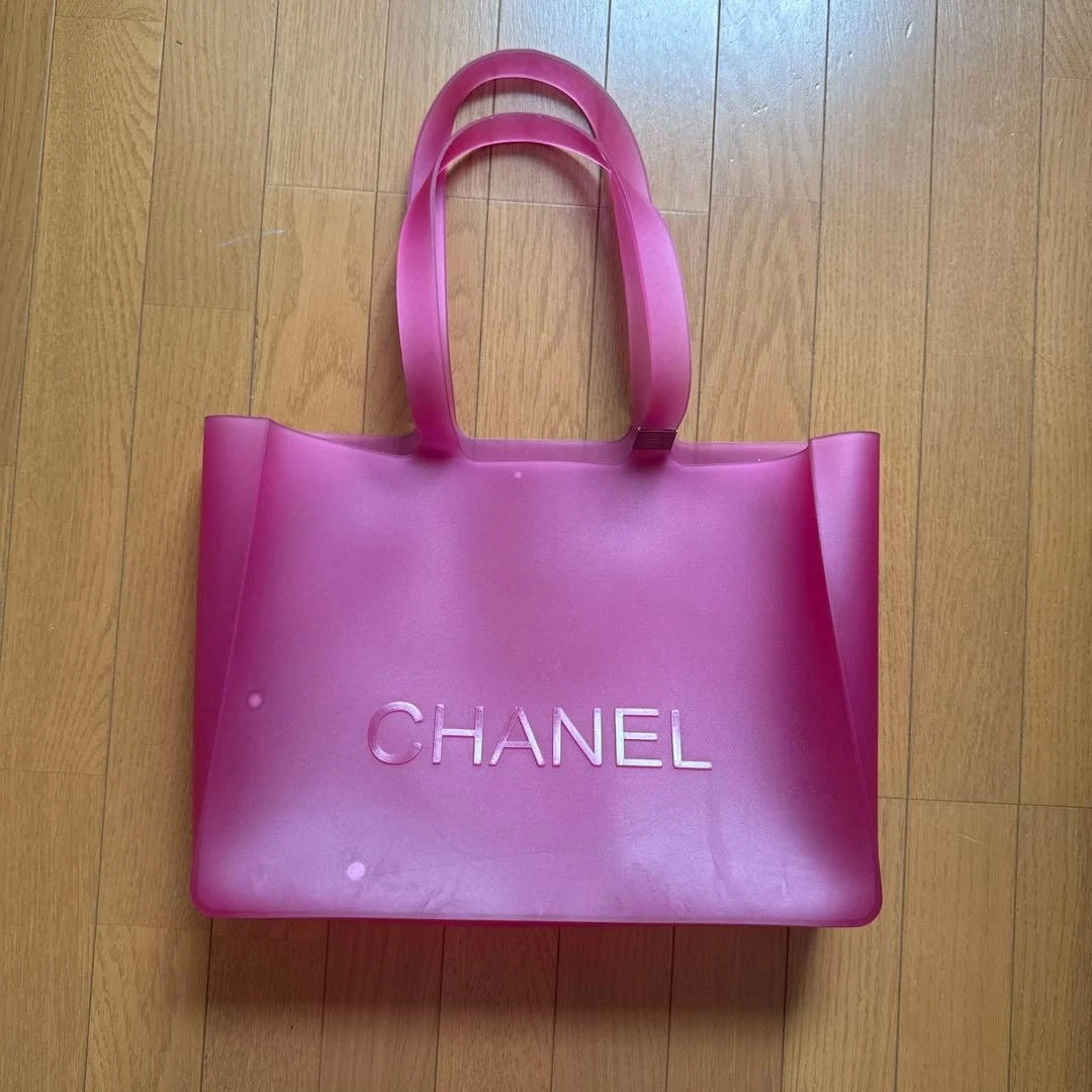 CHANEL ジェリーラバートートバッグ シリコン　シャネル 25+ CHANEL Rubber Exterior Bags & Handbags for Women for sale