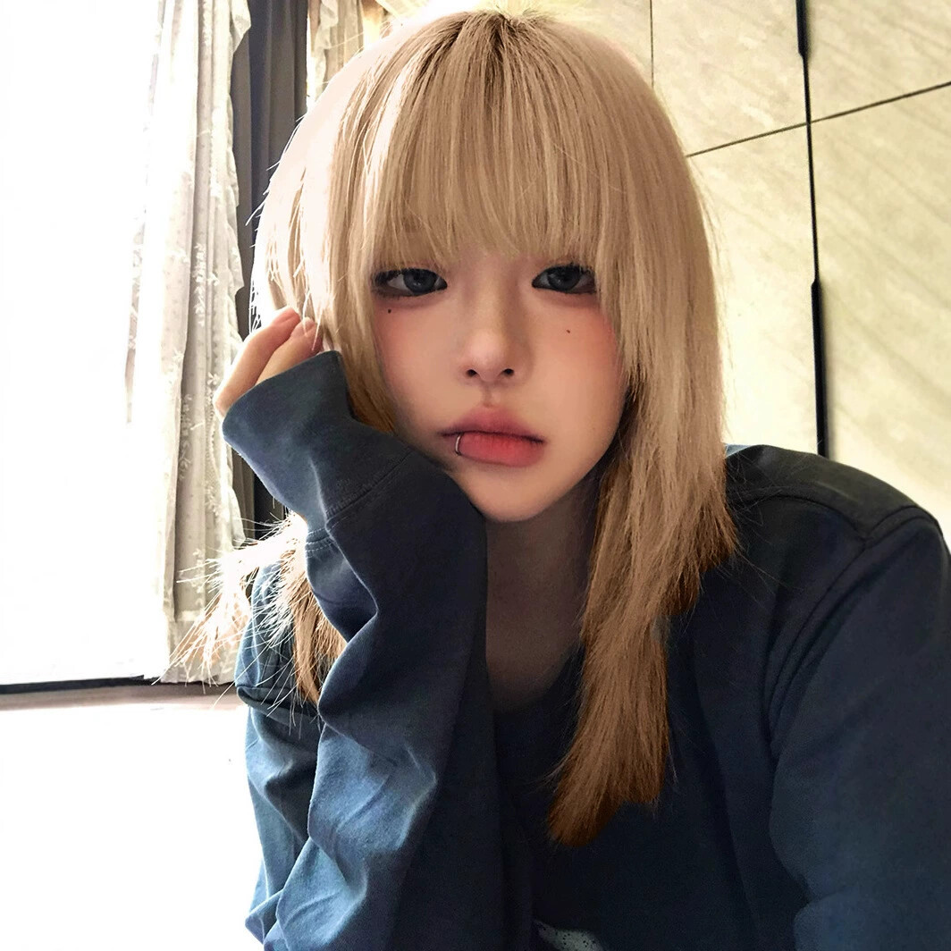 Golden Blonde Wigs with Bangs for Women Cosplay Party Wigs  display picture 1