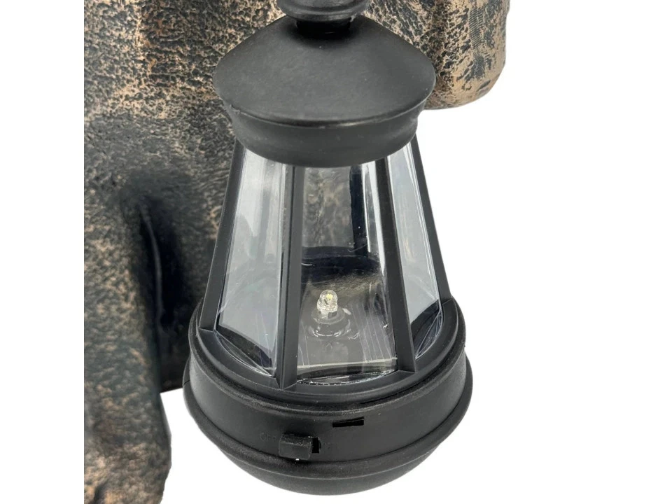 Estatua de gato LED solar Galt - Gatito acabado bronce con linterna de jardín mariposa Foto 4 de 4