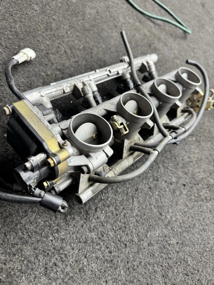 01-03 铃木 GSXR 750 节气门车身 完整带 TPS 和喷射器 — 第 3/3 张图片