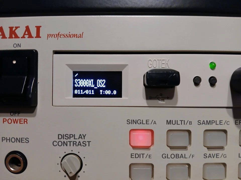 Akai S3000XL Custom + Gotek + 7800 immagini Floppy - Image 4 of 4