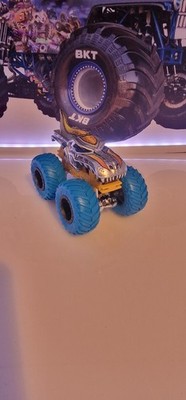 Hot Wheels Monster Trucks Mega Wrex Chrom 1:64