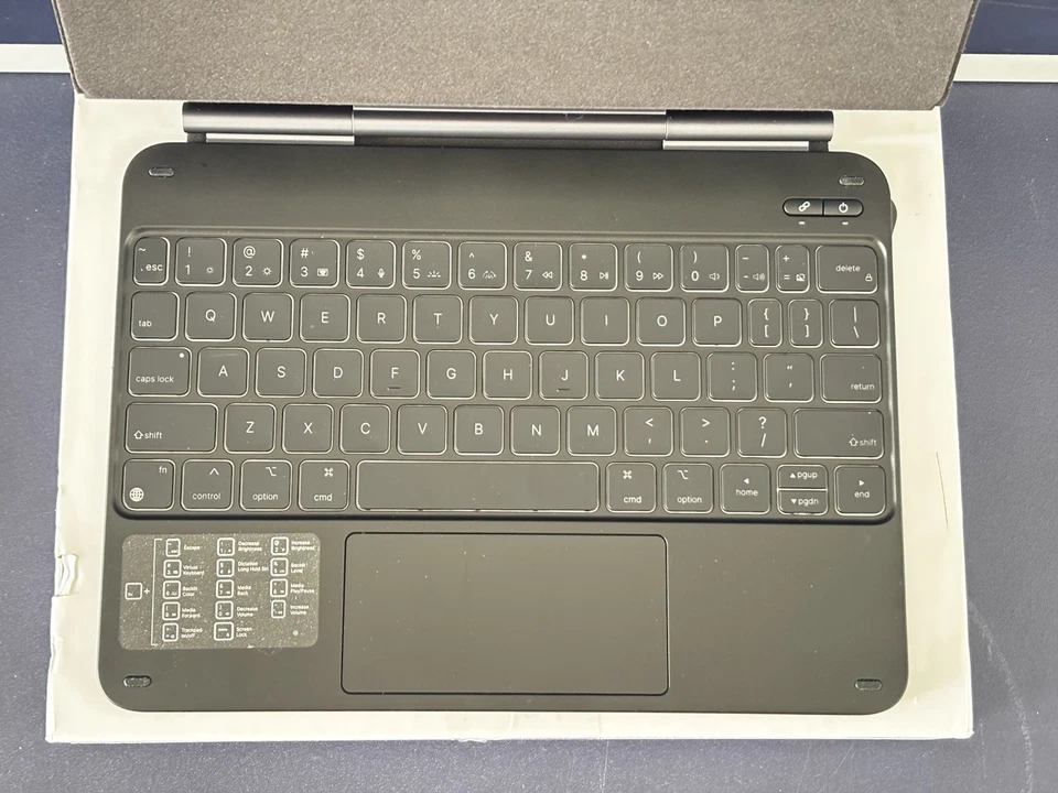 Typecast EDGE KB206-110 iPad Keyboard Case with Trackpad Black - Image 3 of 4