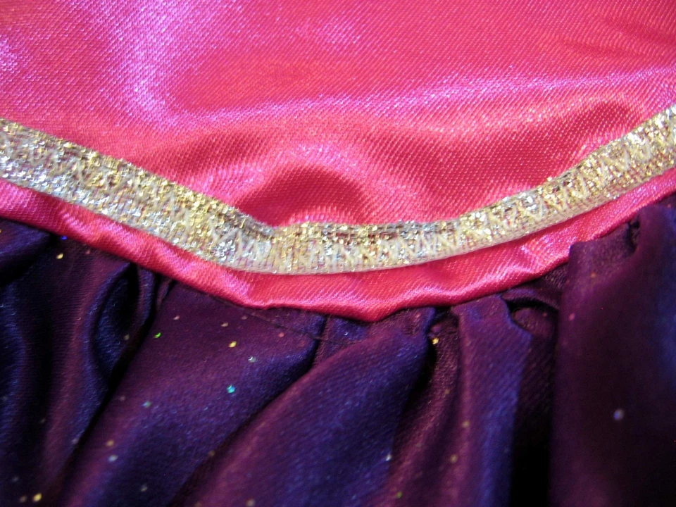 Disfraz de Halloween Princesa Hecho a Mano Rosa y Púrpura Satinado Talla 4-5 Foto 3 de 4