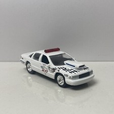 1995 95 Chevy Caprice Police Collectible 1/64 Scale Diecast Diorama Model