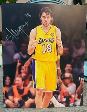 NBA LA LAKERS STAR SASHA VUJACIC SIGNED BASKETBALL PHOTO WITH PROOF
