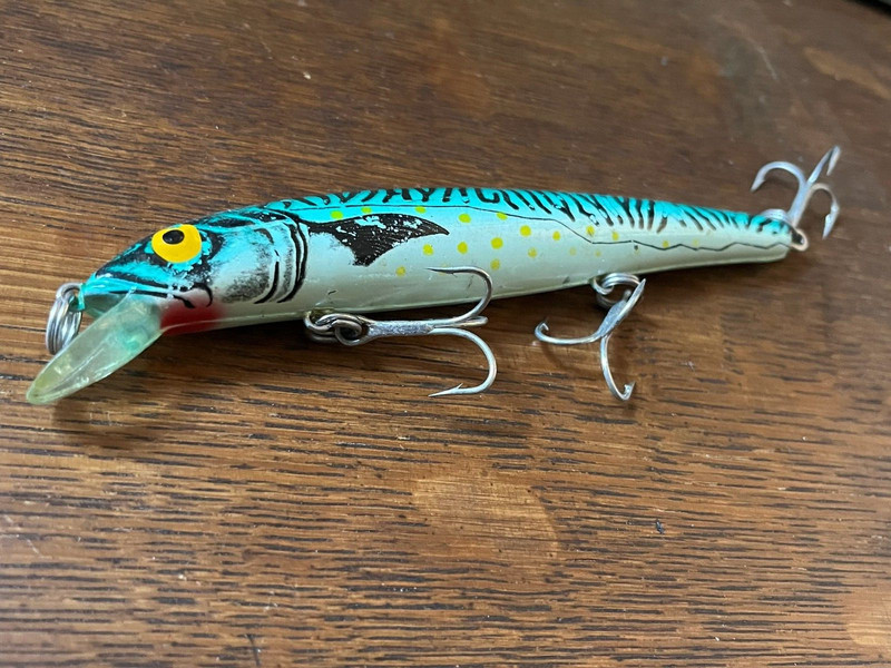 Vintage Muskie Lure 6" Turquoise Blue Yellow Eye