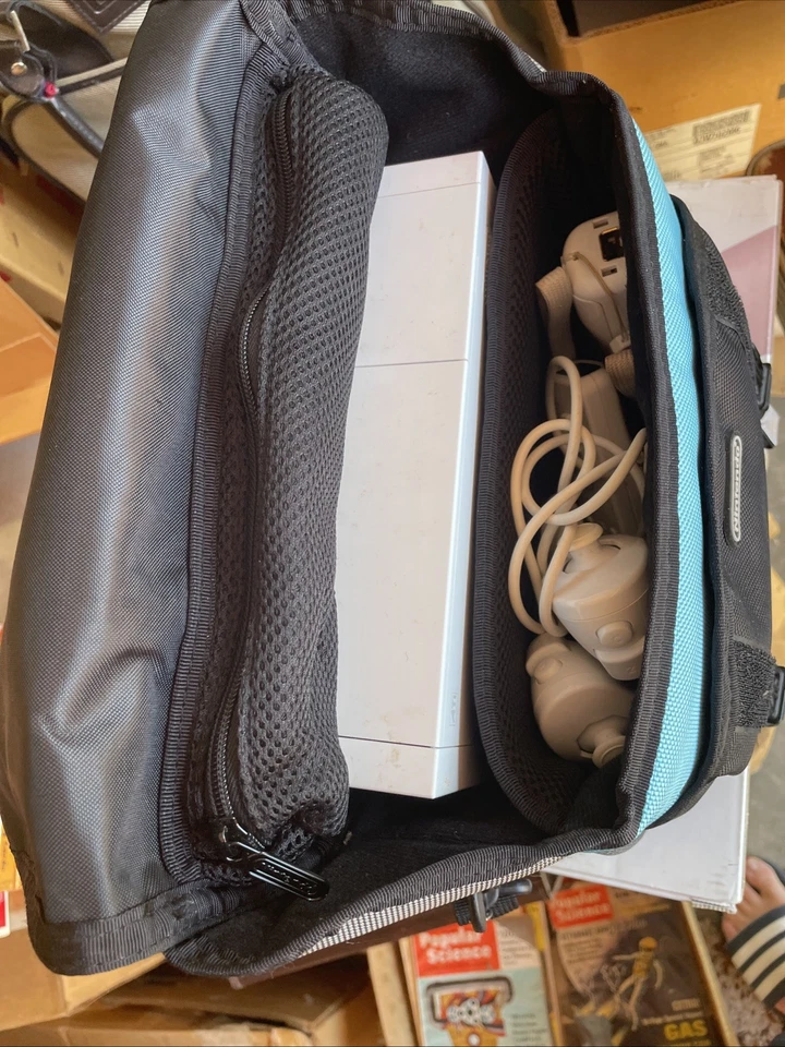 Wii Sports and Wii Sports Resort Bundle w/ ex games & travels storage bag lot - Image 2 of 4