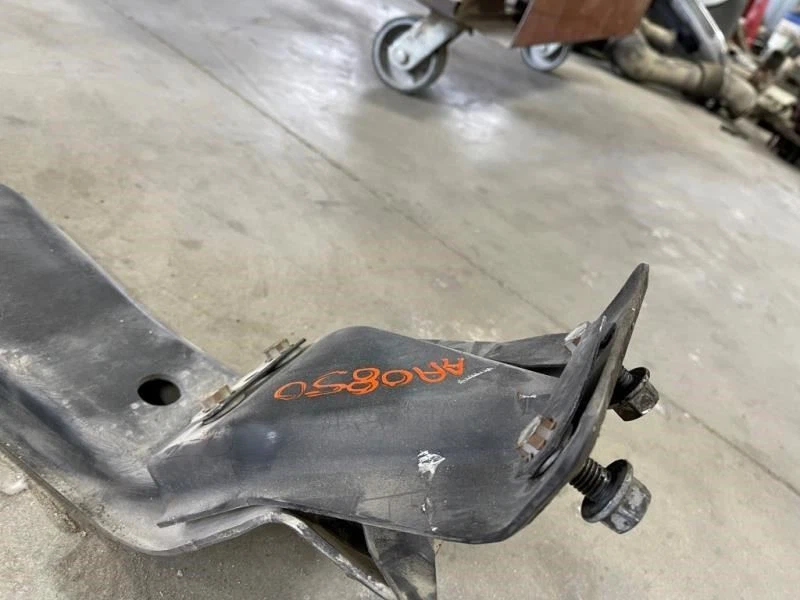 Ford F250 Super Duty 02 usado 6,8 L 4x4 4R100 montaje de marco de transmisión con herrajes Foto 3 de 4