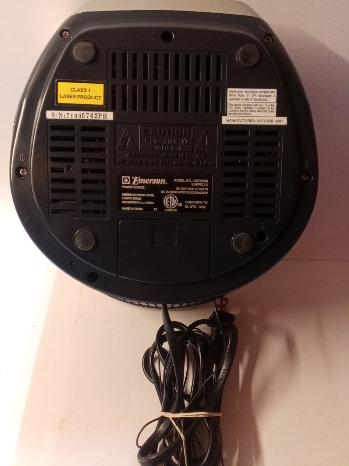 Emerson Digital SOUND Am/FM Stereo Compact Disk Clock Radio Model