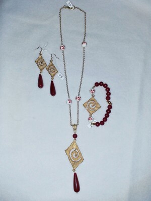 Parure Halskette Ohrringe Armband Schmuck Set Messing und rote Jade