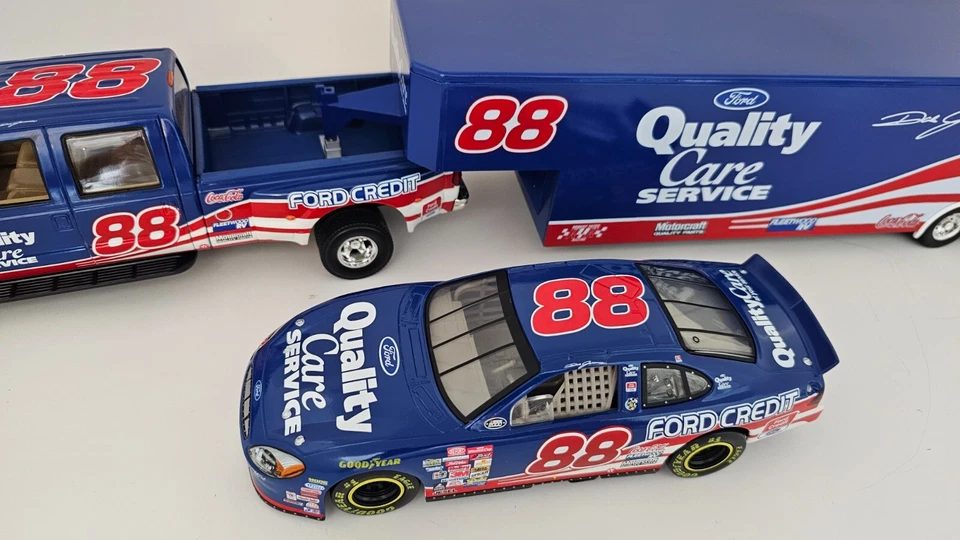 BROOKFIELD 1/24 #88 DALE JARRETT FORD QUALITY CARE 3 PIECE SET W TRAILER NO BOX - Image 3 of 4