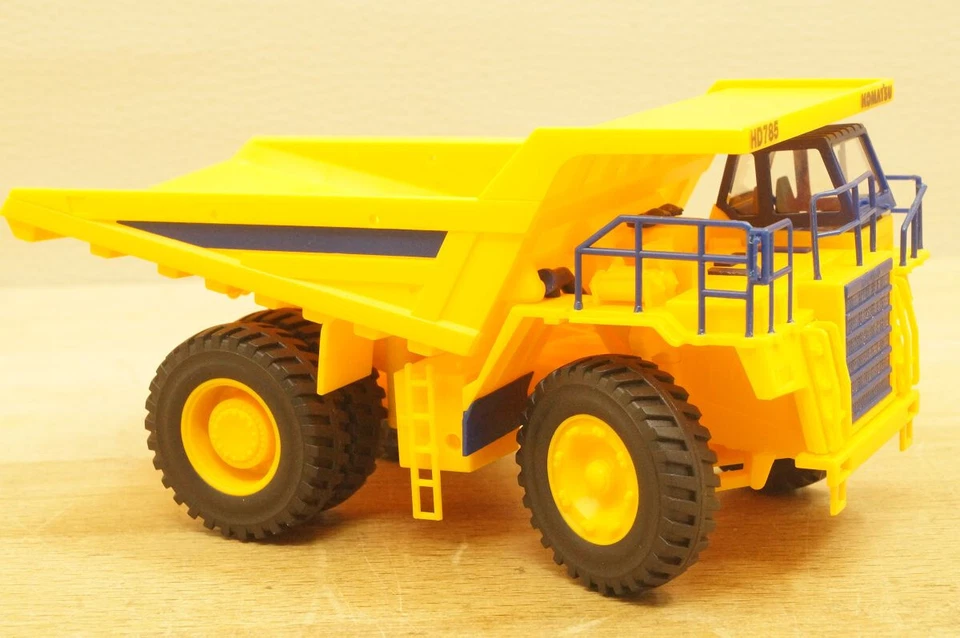 HO 1:87 Kibri 10904 KOMATSU Dumper Da Cava Modello Pronto Con OVP - Immagine 2 di 4