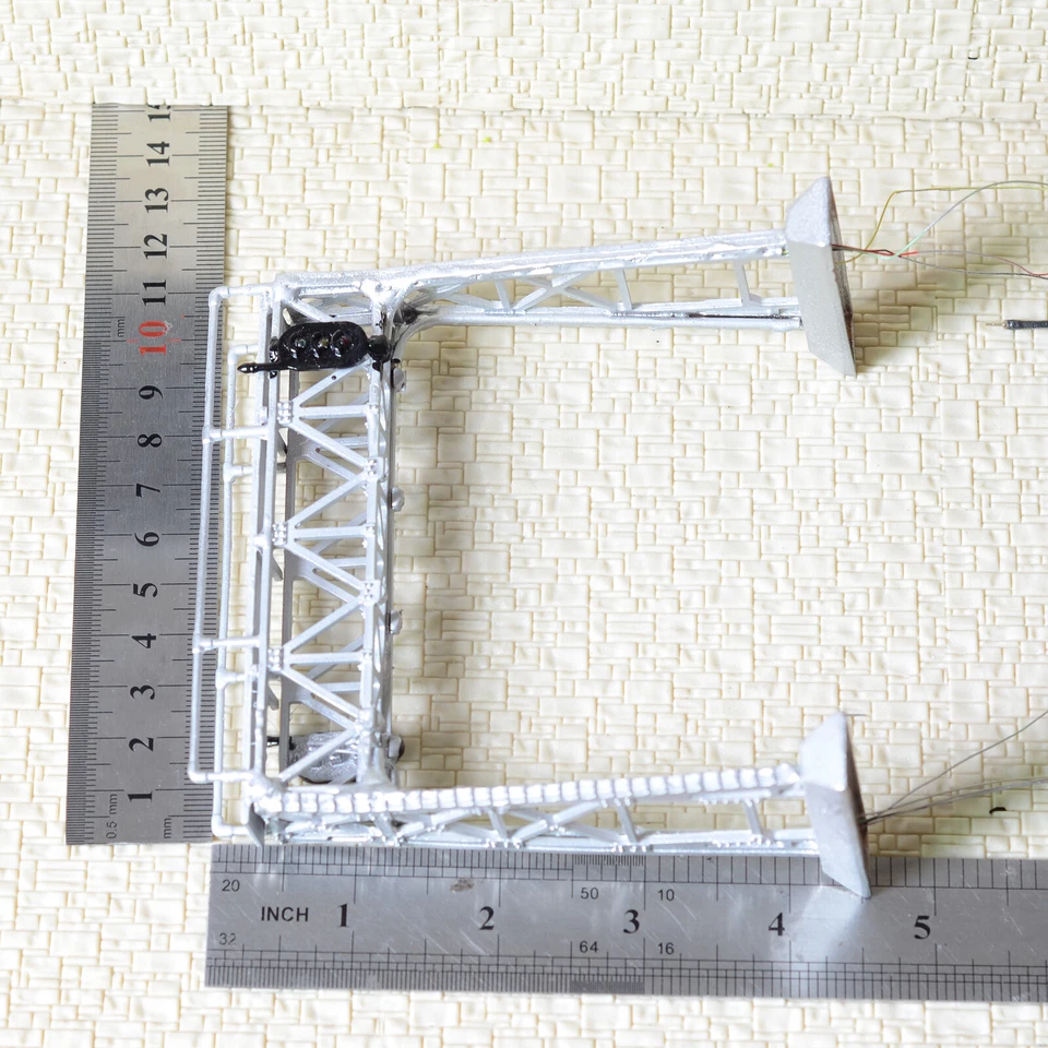 1 x HO / OO scale signal bridge LEDs 3 aspects single track right hand silver - Image 4 of 4