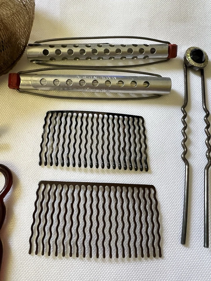 Lot Of 28 Vintage Hair Pins Clips Barettes Combs Accessories Rhinestones, Pearls - Image 4 of 4