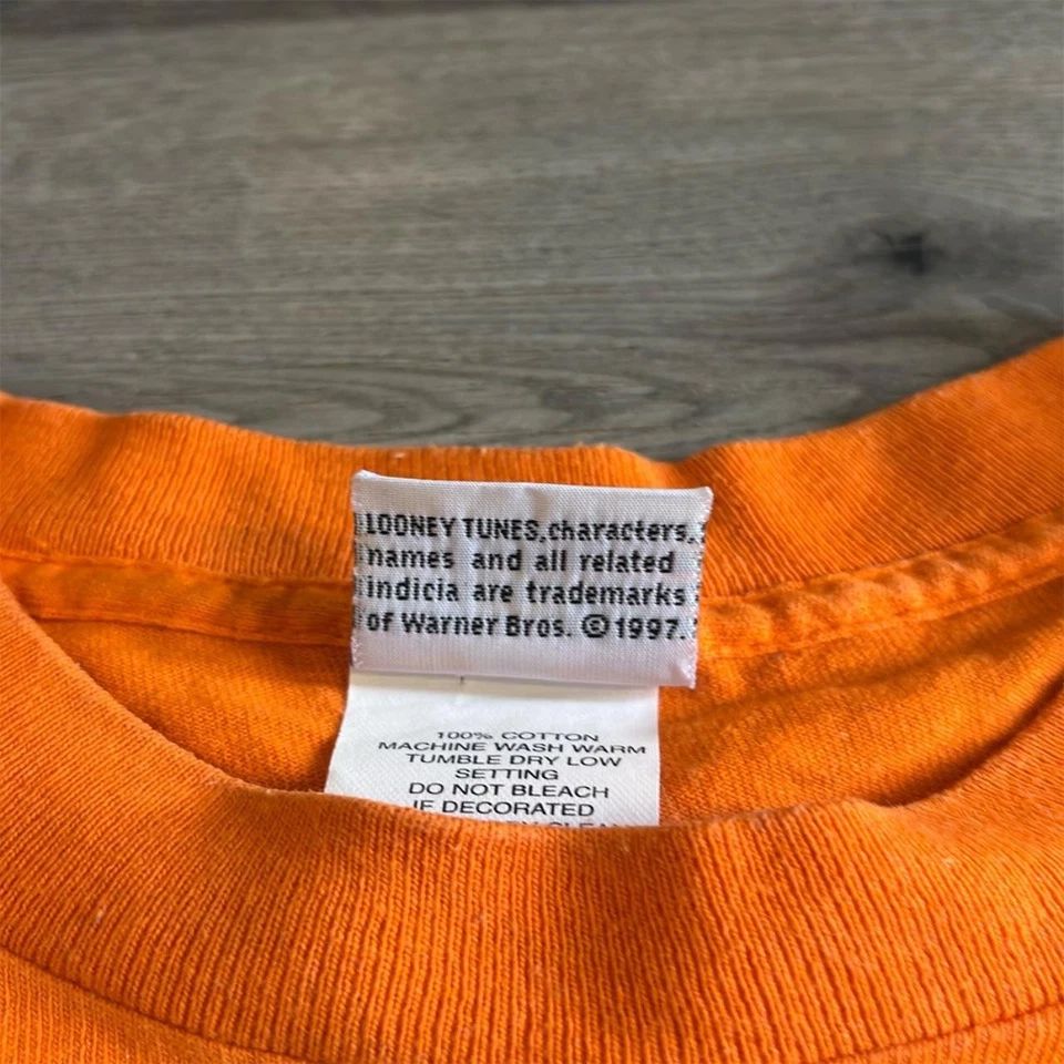 Camiseta naranja para mujer Looney Tunes Foto 4 de 4