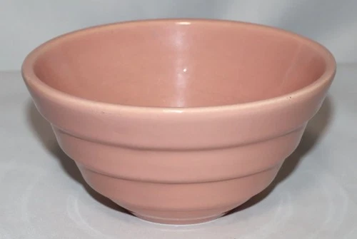 Vintage Bauer 30 Ringware Small Mixing Bowl, Pale Pink