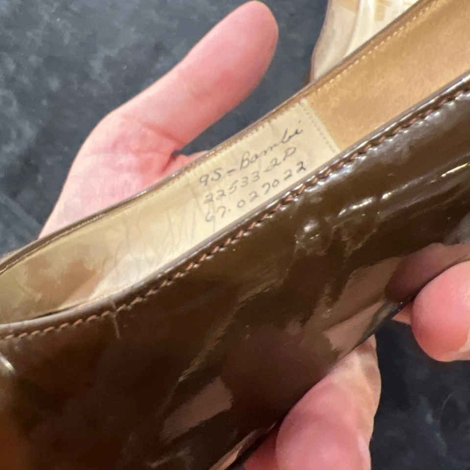 NEIMAN MARCUS Vintage Pietro 9 Tacones Estrechos Marrón Con Detalle de Bola Dorada Foto 3 de 4