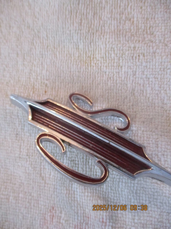 AFTERMARKET 1967 OLDSMOBILE CUTLASS EMBLEMA TAPA MALETERO Foto 4 de 4