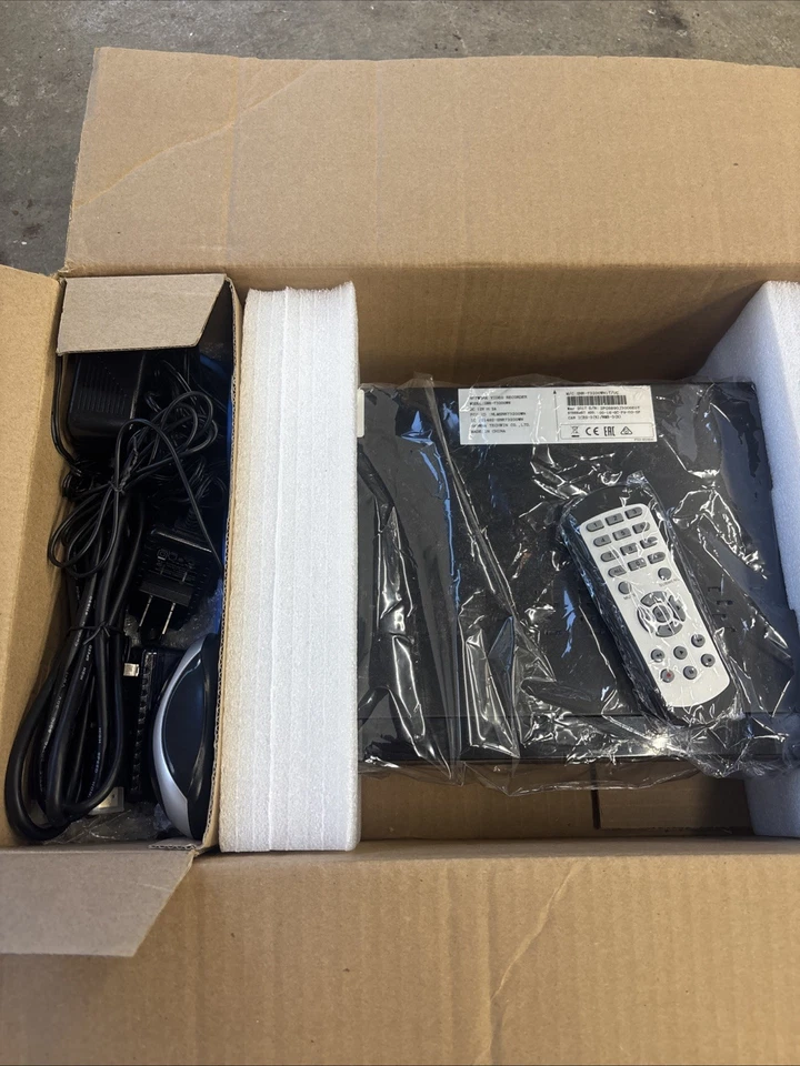 Samsung SNK-B73041BW Wireless Indoor/Outdoor 4 Surveillance Camera - Image 2 of 2