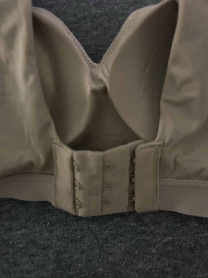 Warner’s All You Need Wireless Bra Size Small - Image 3 of 4