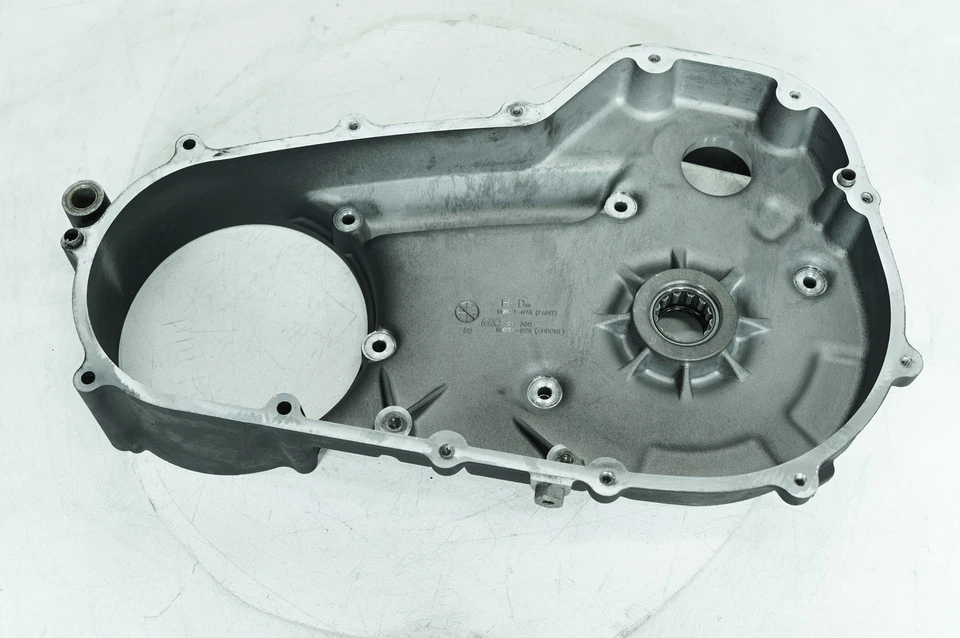 2010 Harley Touring FLHX Street Glide OEM Inner Primary Clutch Cover 60677-07A Foto 2 de 4