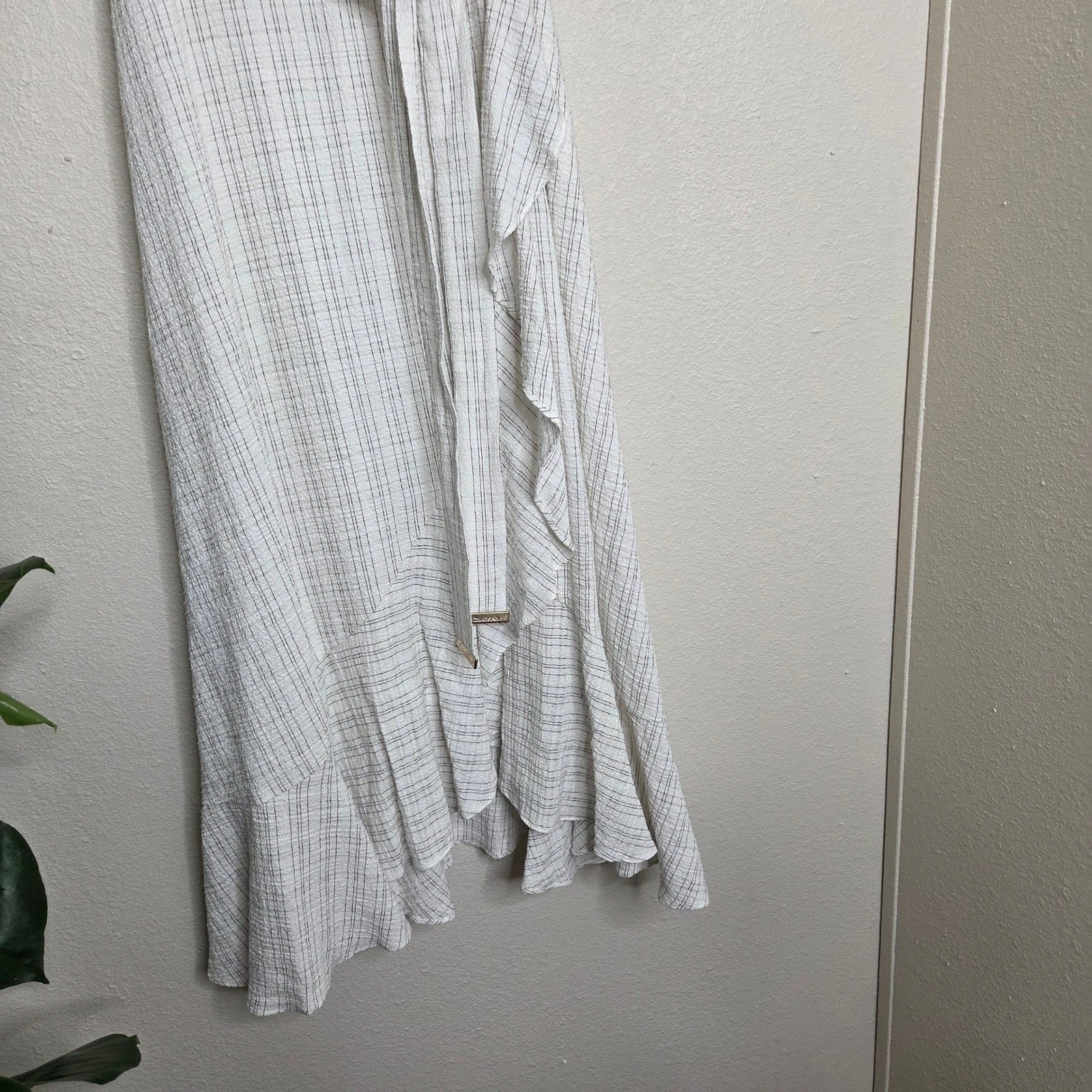 OFF WHITE Abito midi Calvin Klein avvolgente finto volant a righe con cintura bianco sporco a quadri taglia 4