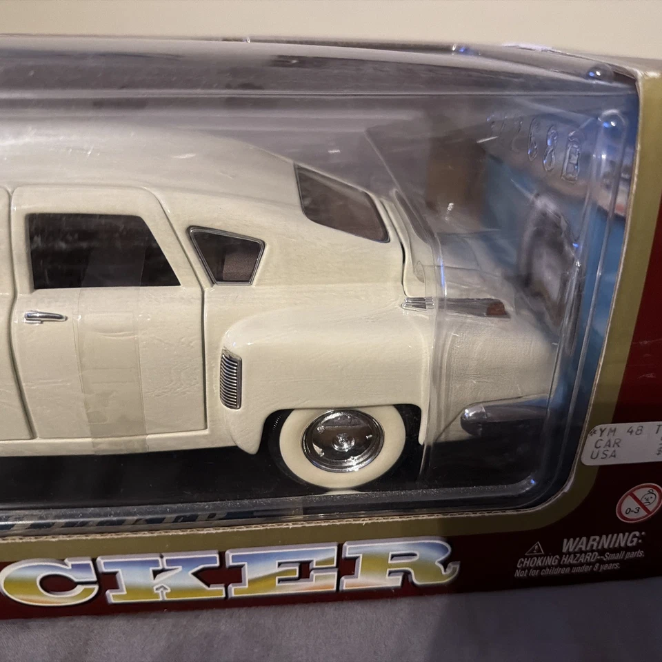 Литая модель американского автомобиля Road Legends 1948 Tucker масштаб 1:18 белая - Изображение 2 из 4