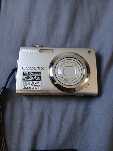 Nikon COOLPIX S4000 12.0MP Compact Silver Digital Camera - Picture 2 of 21