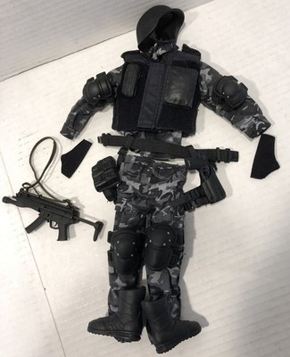 21st CENTURY Toys AMERICA'S FINEST POLICE S.W.A.T. SUBDUED URBAN
