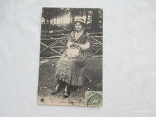 Old postcard scenes and types postcard +- 1910 young Auvergne in front of the lens